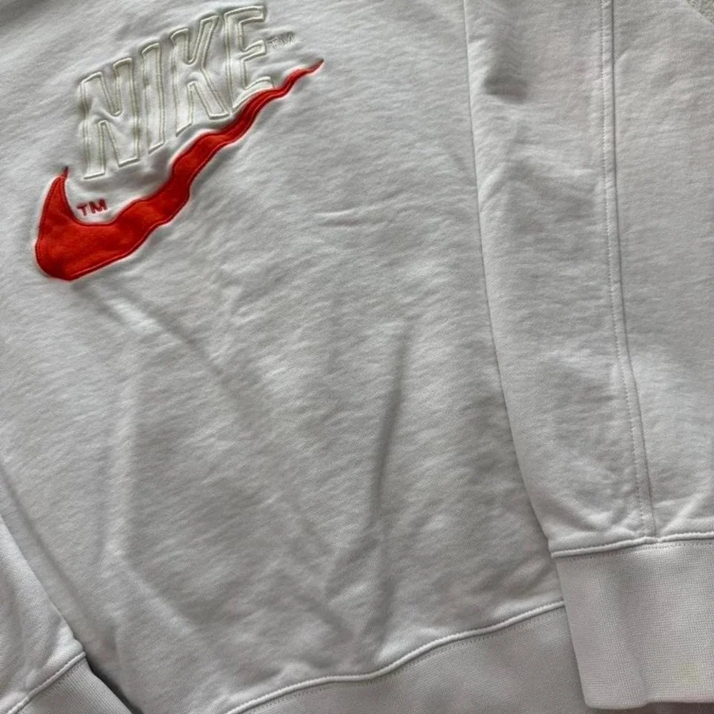 cream‎ and red thick embroidered nike mens oversized crewneck sweatshirt